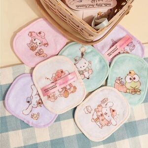 Brand New The Original MakeUp Eraser Hello Kitty and Friends 7-Day Set Washcloth